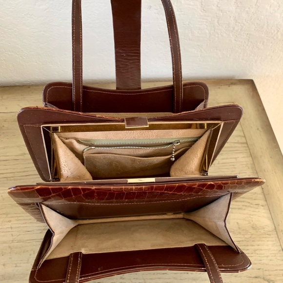 VINTAGE ALLIGATOR HANDBAG - Picture 3 of 7